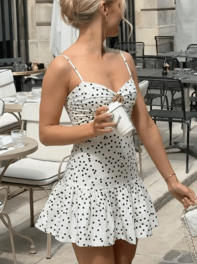 Evelyn – Spaghetti-Träger Tupfen Mini-Kleid