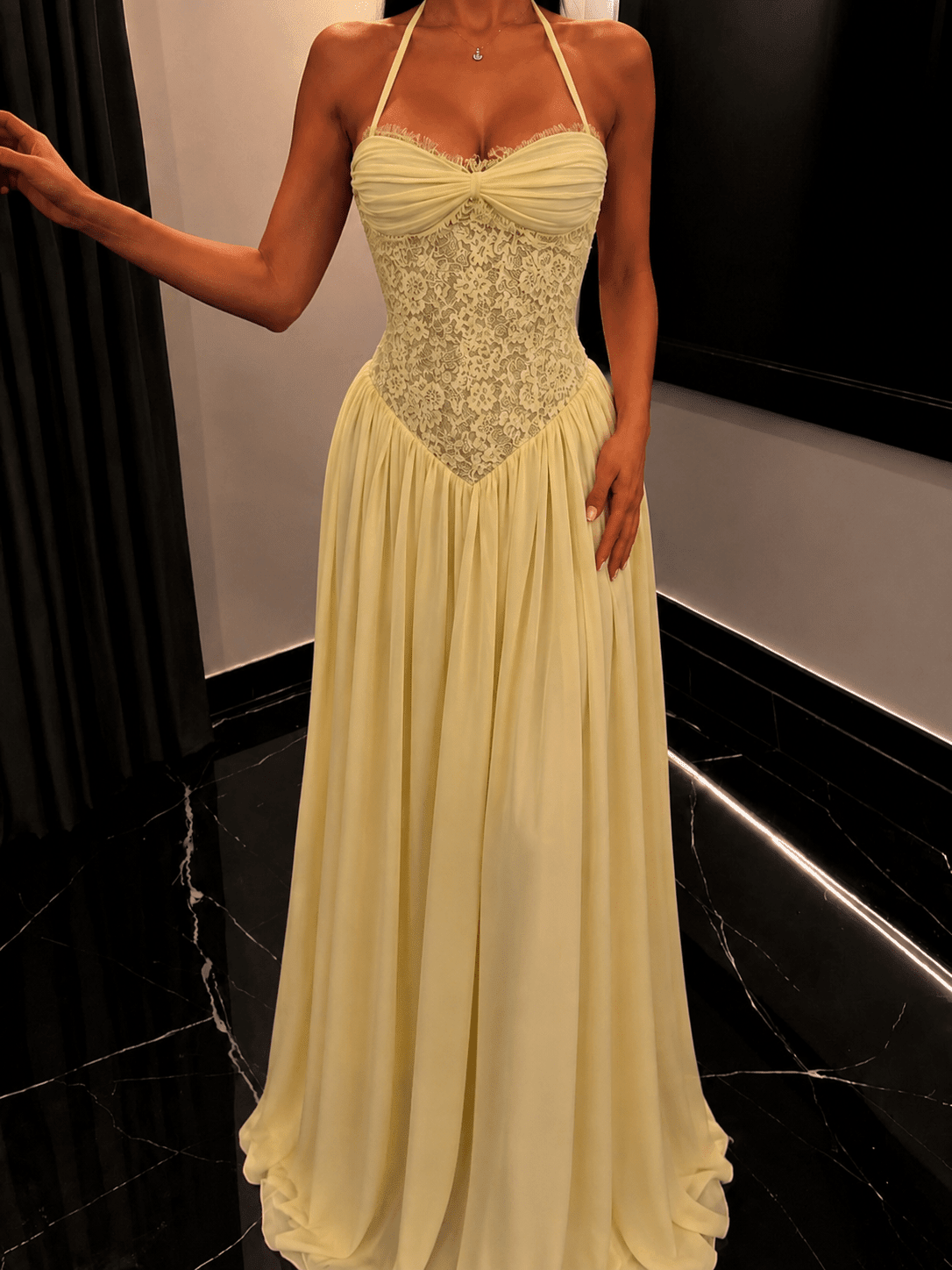 Nicole – Neckholder-Korsett-Maxikleid