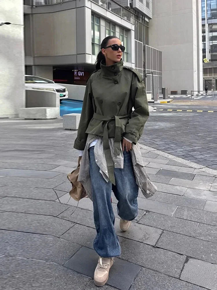 Alicia – Taillenbetonender Gürtel-Trenchcoat