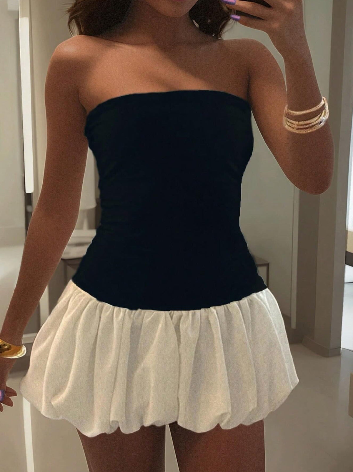 Angela – Trägerloses Kleid mit tiefer Taille und Ballonsaum