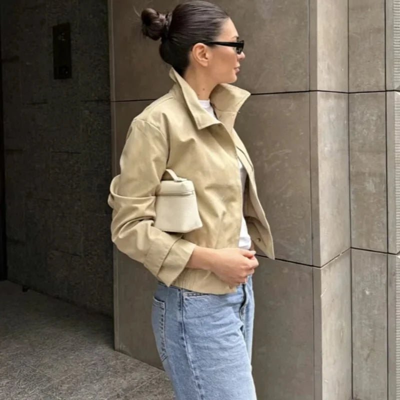 Jacke mit asymmetrischem Reißverschluss und hohem Kragen