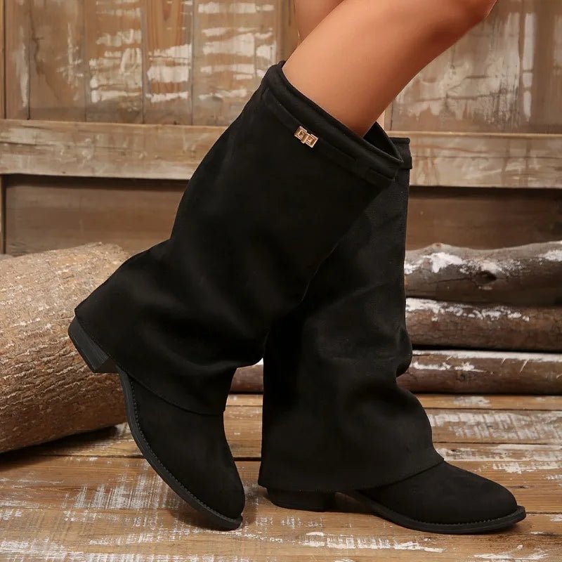 Kniehohe Stiefel aus Wildlederimitat mit Gürtelschnalle