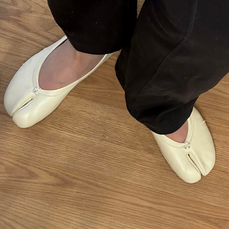Adelisa – Schleifen-Front Split-Toe Ballerinas