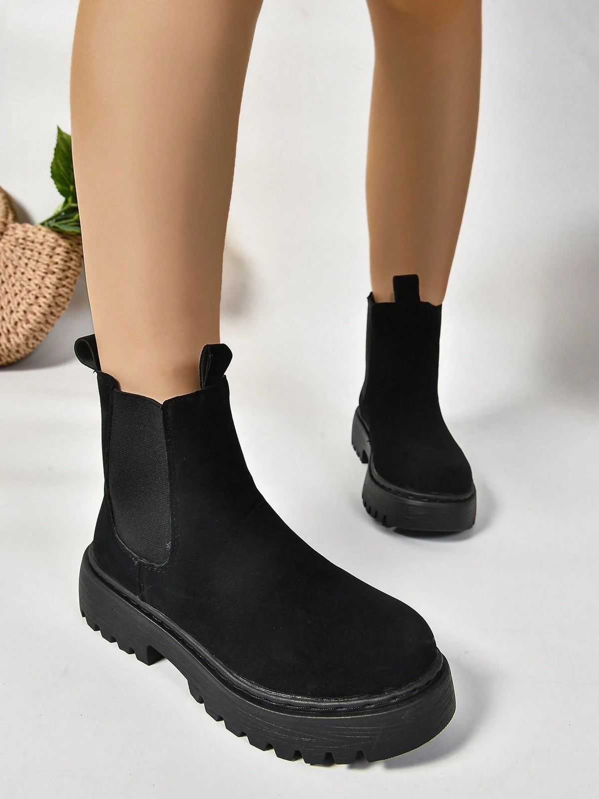Ahliya – Wasserdichte Stiefel in Wildlederoptik