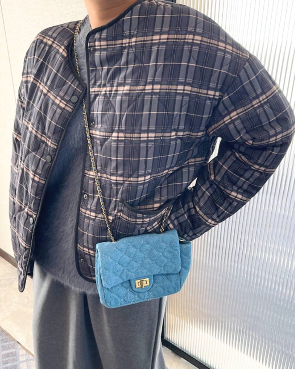 Lässige karierte Steppjacke
