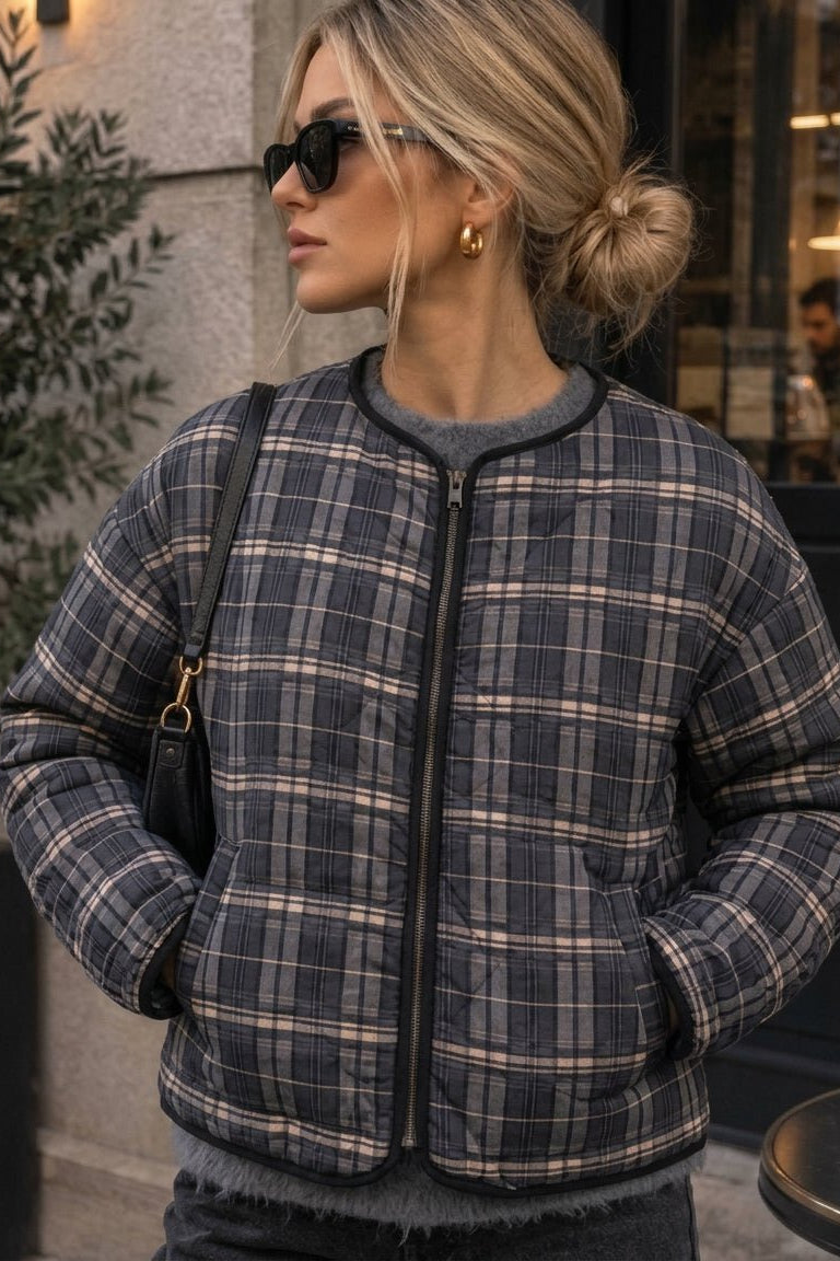 Lässige karierte Steppjacke