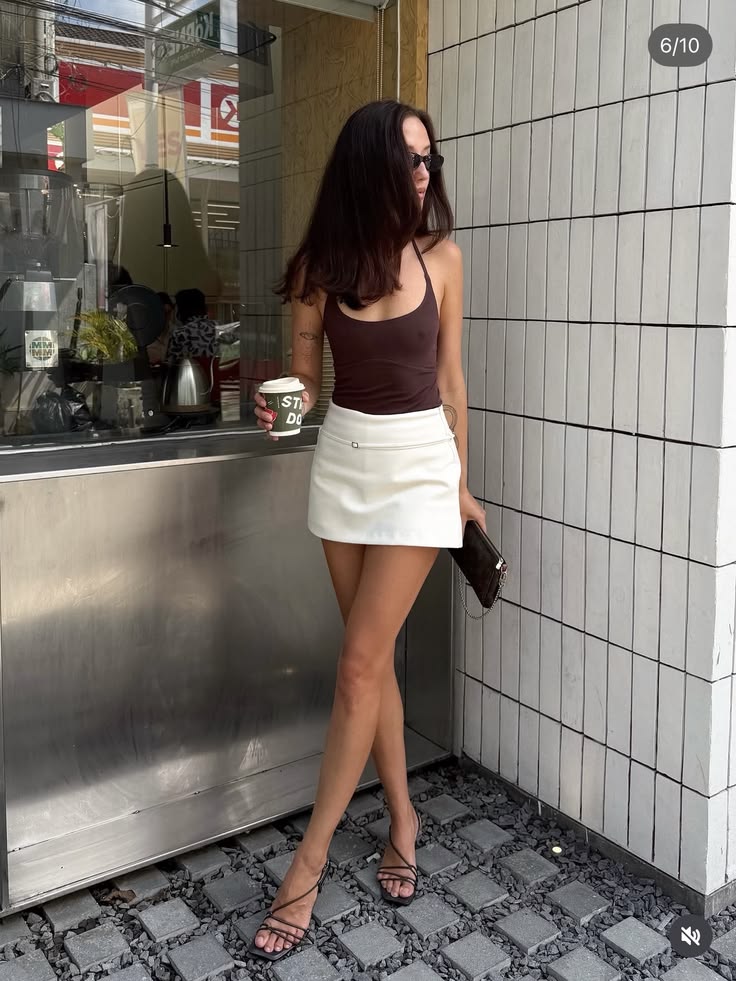 Lässiger Skort mit seitlichem Reißverschluss und Gürtel