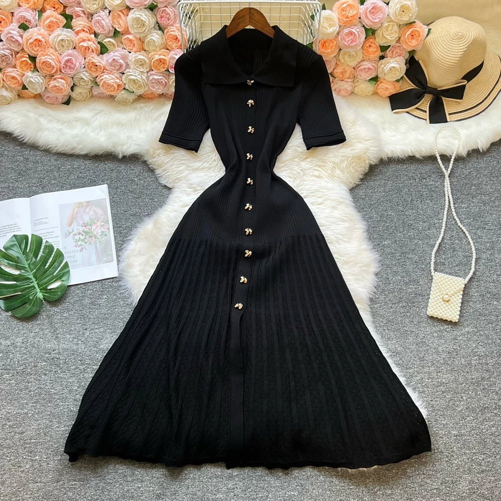 Adila – Lässiges Strick-Maxikleid mit Umlegekragen