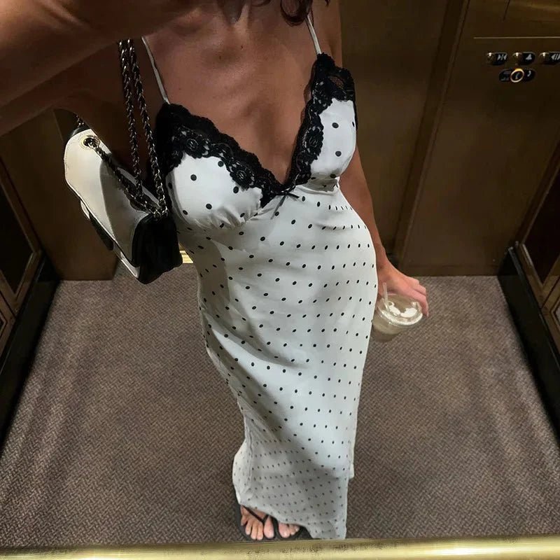 Adilenne – Kleid mit Spitze und Polka-Dots