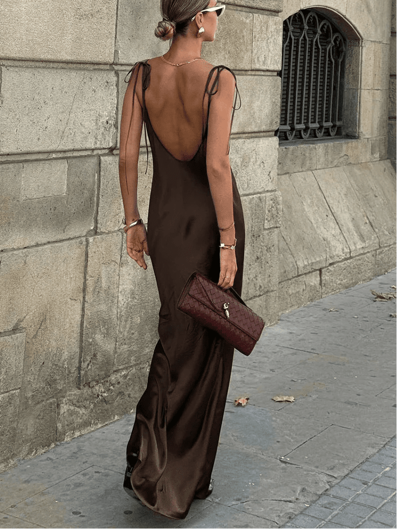 Adina – Rückenfreies Satin-Maxikleid