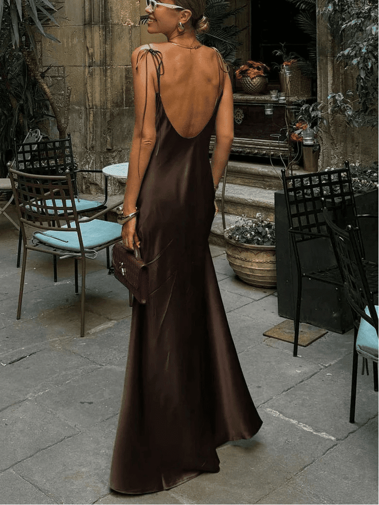 Adina – Rückenfreies Satin-Maxikleid