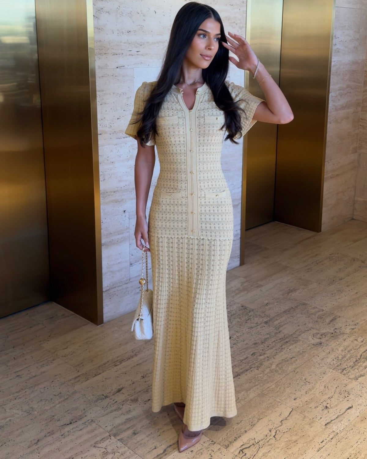 Miriam – tailliertes, geripptes Strick-Maxikleid