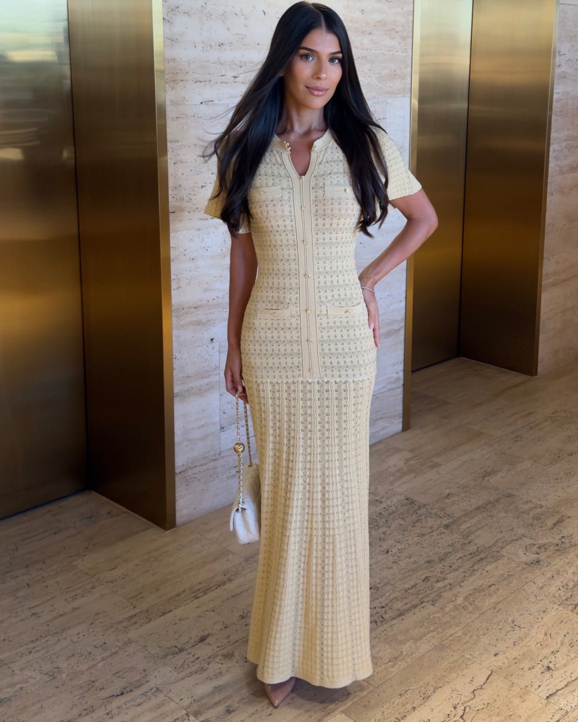 Miriam – tailliertes, geripptes Strick-Maxikleid