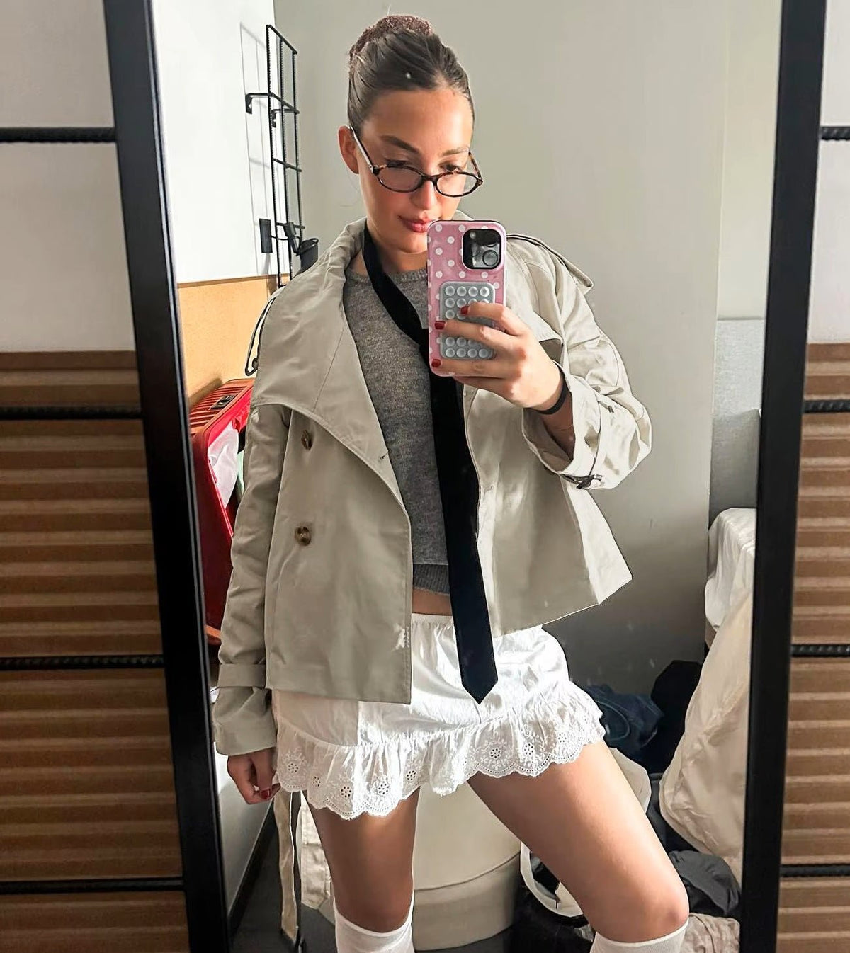 Klassischer britischer Trenchcoat mit Gürtel