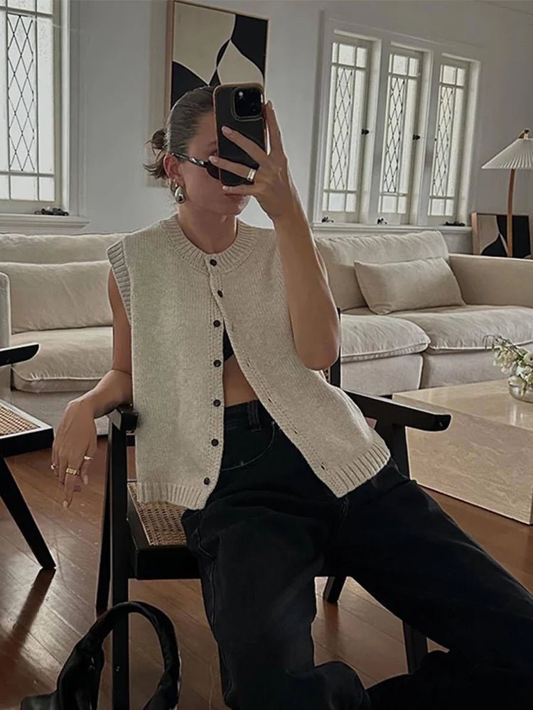 Klassische Strickjacke mit Knopfleiste