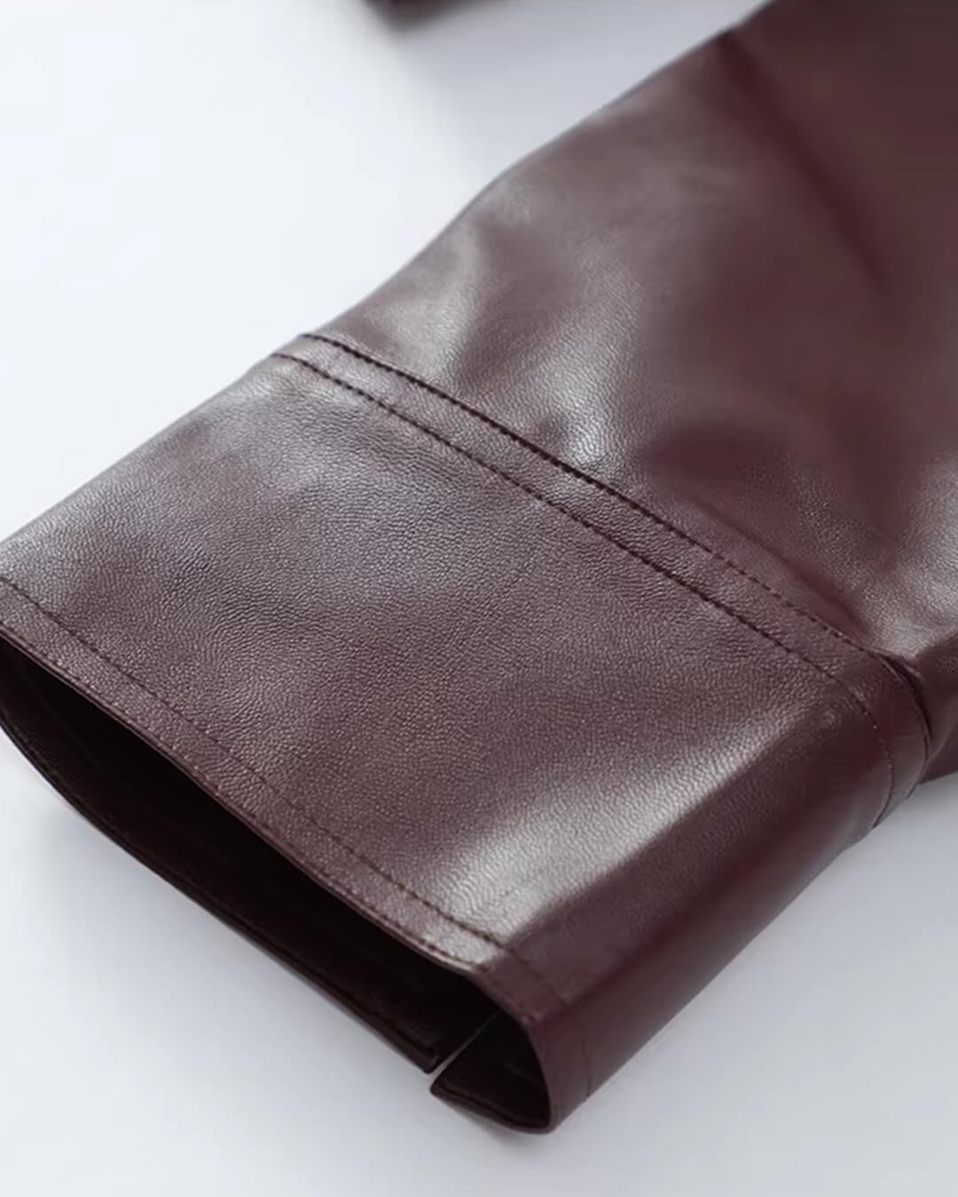 Klassische Revers-Jacke aus Kunstleder