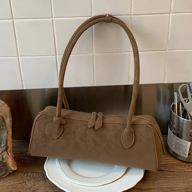 Klassische Faux-Suede Baguette-Bag