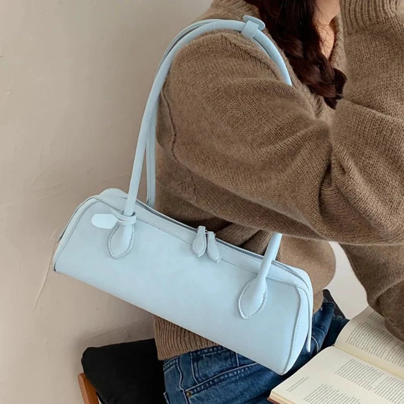 Klassische Faux-Suede Baguette-Bag