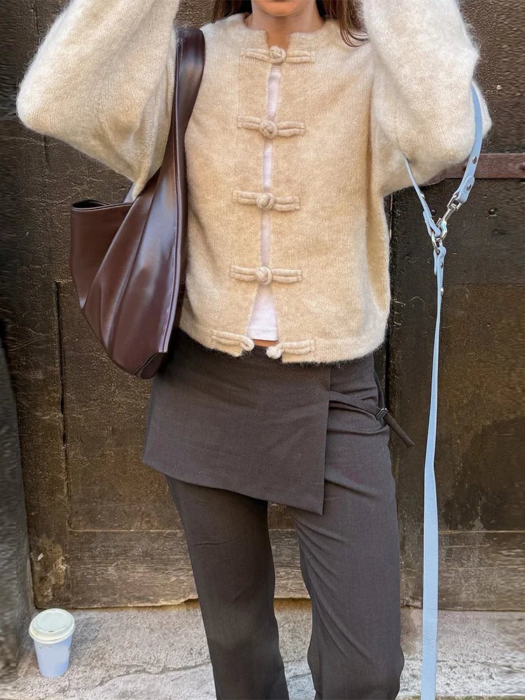 Klassische Strickjacke mit Knebelknöpfen