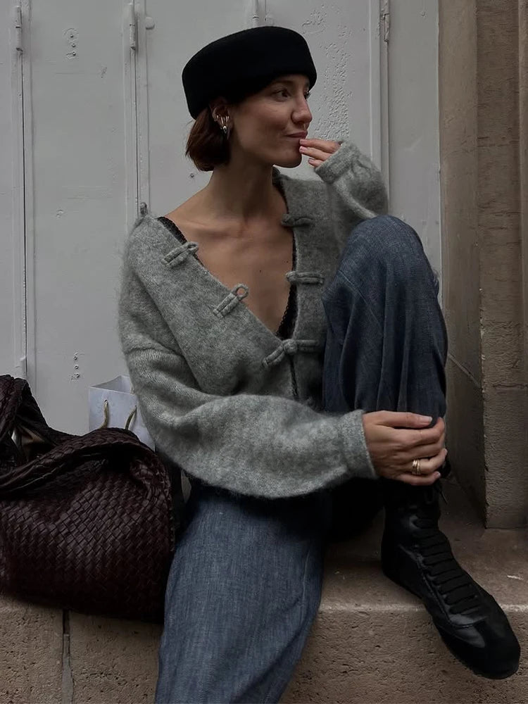 Klassische Strickjacke mit Knebelknöpfen