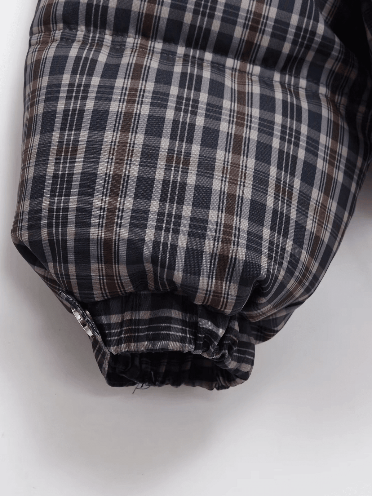 Klassische karierte Steppjacke mit hohem Kragen