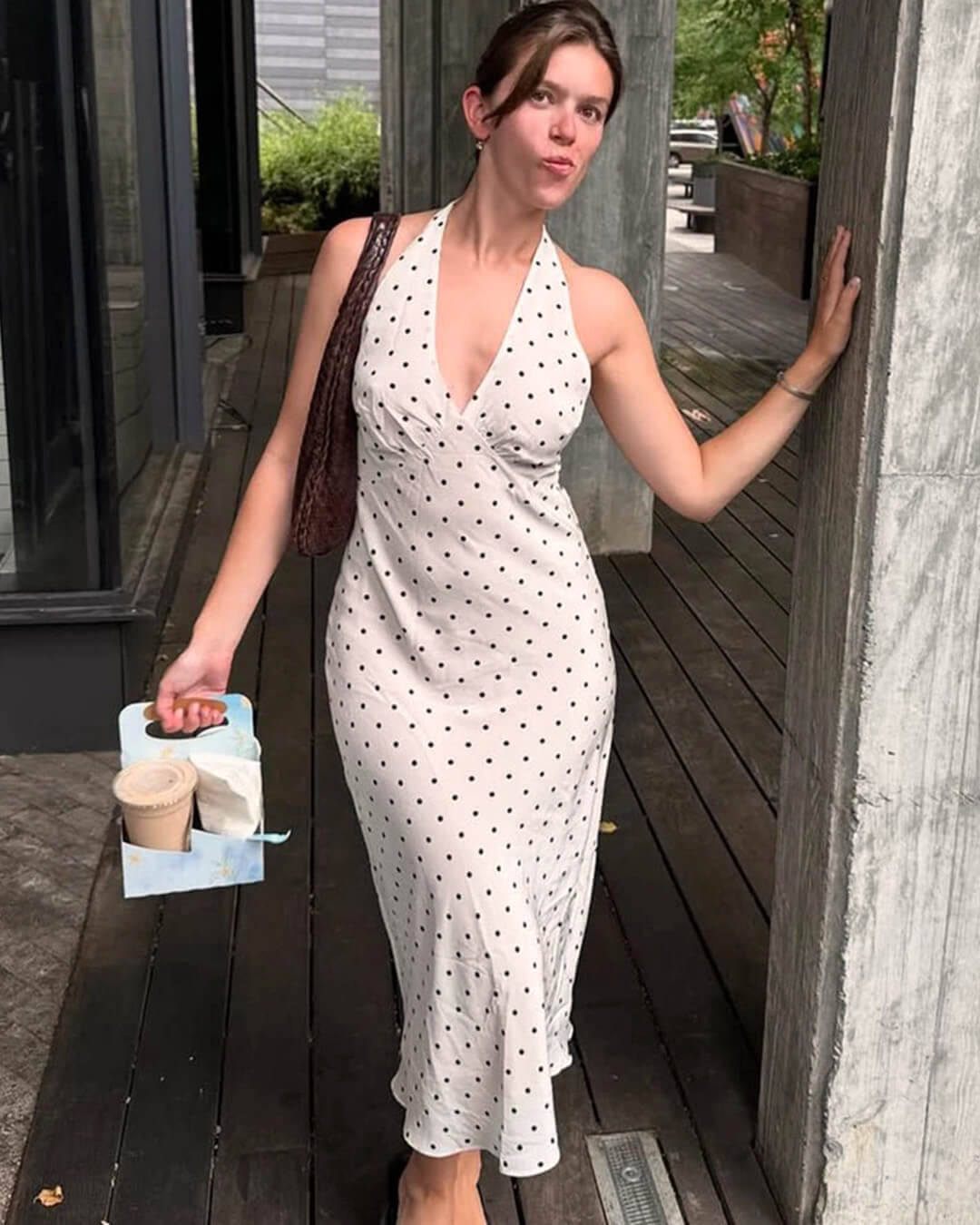 Adora – Gepunktetes Neckholder-Midikleid