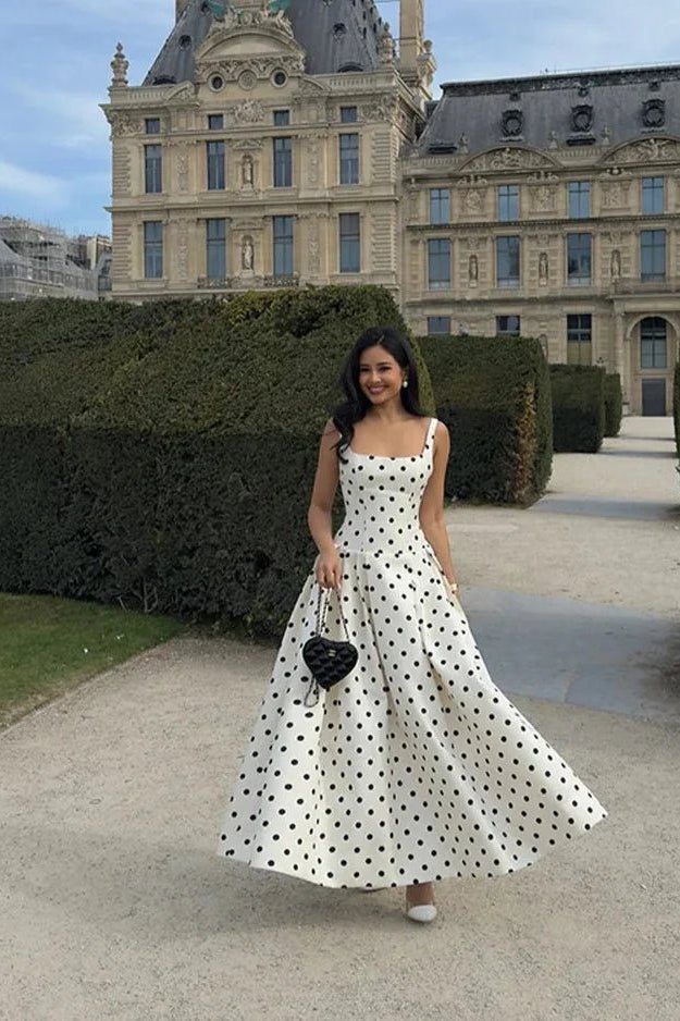 Sabrina – Gepunktetes Midikleid mit eckigem Ausschnitt
