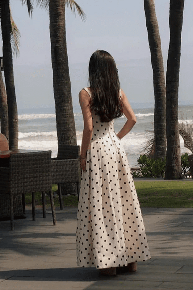 Sabrina – Gepunktetes Midikleid mit eckigem Ausschnitt