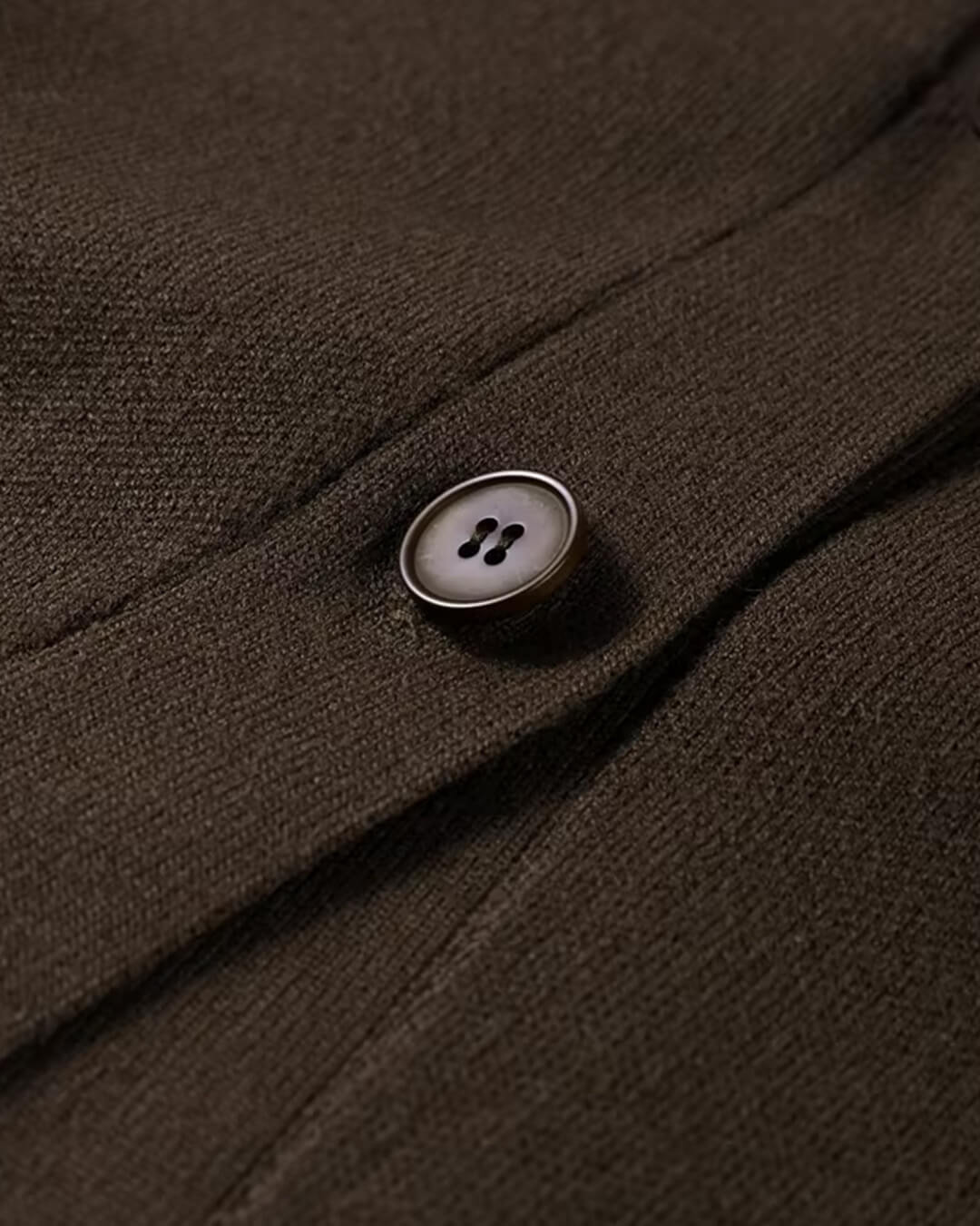 Klassischer Cardigan mit V-Ausschnitt und Knöpfen
