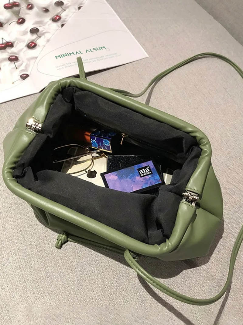 Klassische vegane Crossbody-Pouch