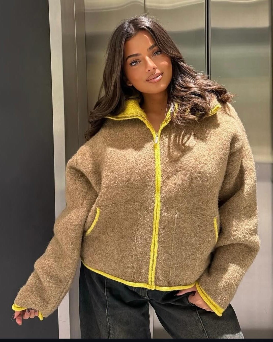 Strickjacke mit Kontrastbesatz und Reißverschluss