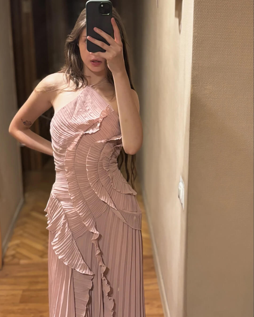Crissa – Neckholder-Kleid aus Tüll mit Rüschen