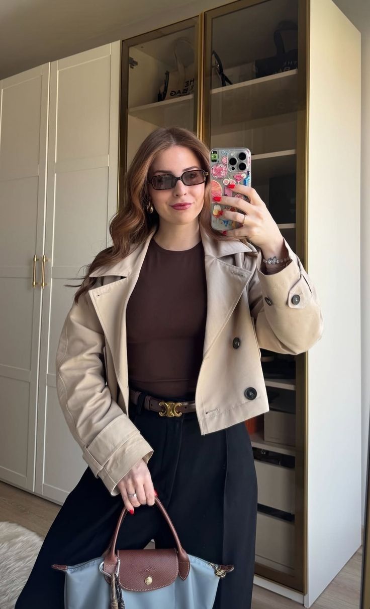 Kurzer zweireihiger Trenchcoat