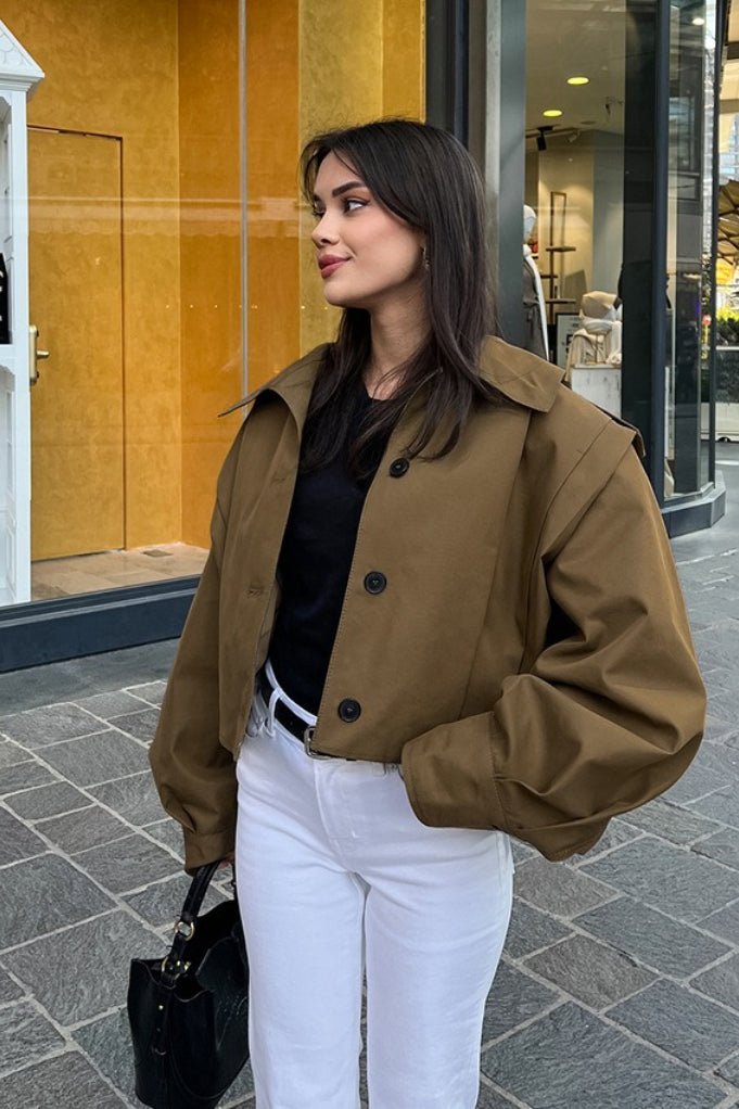 Kurze plissierte Utility-Jacke