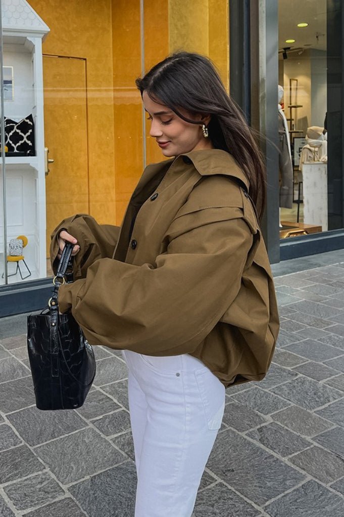 Kurze plissierte Utility-Jacke