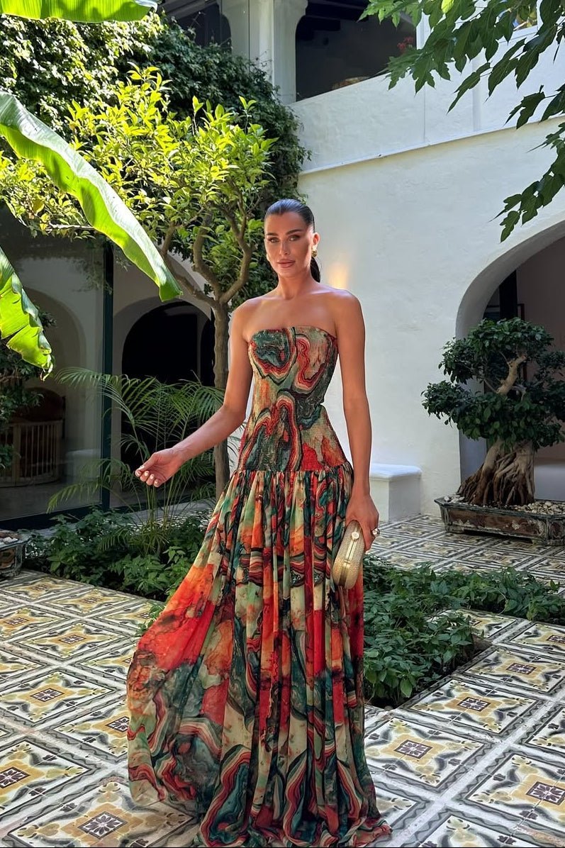 Trägerloses Maxikleid mit abstraktem Muster