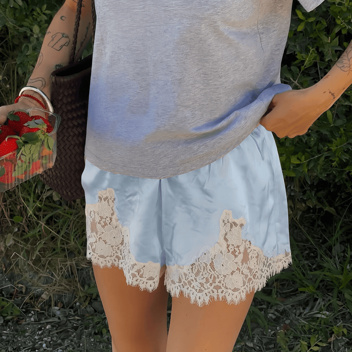 Daphne – Satin-Seiden-Spitzen-Shorts