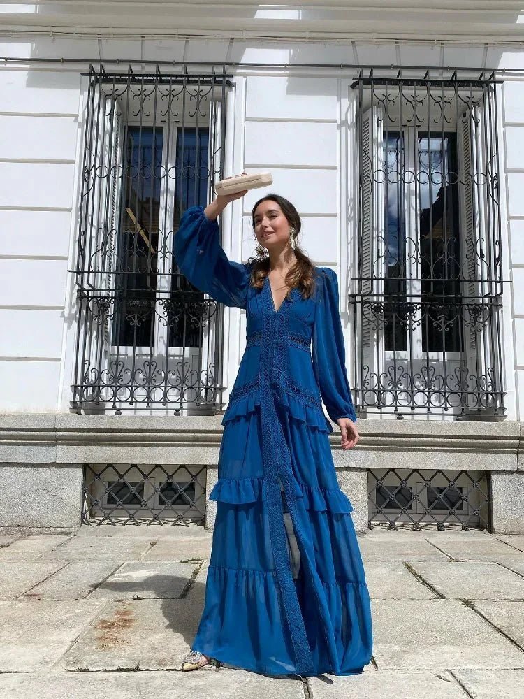 Lucy – Maxikleid mit tiefem V-Ausschnitt und Rüschen