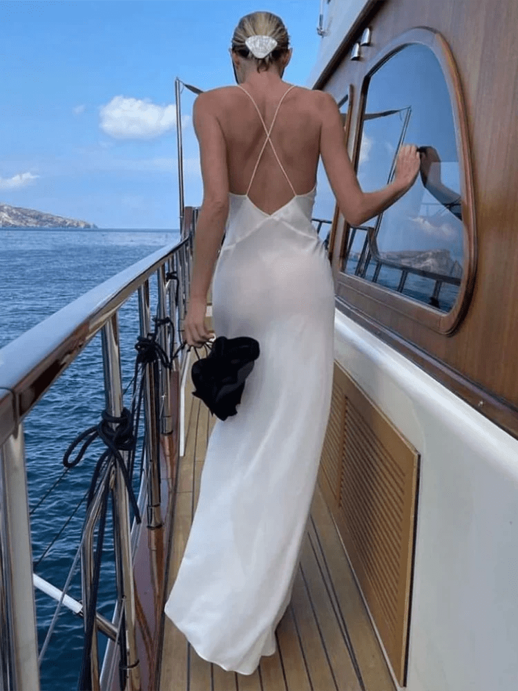 Ava – Transparentes Seiden-Maxikleid mit tiefem V-Ausschnitt