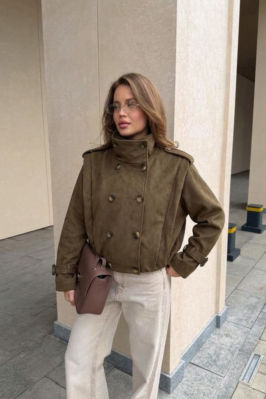 Doppelreihiger Retro-Trenchcoat aus Kunstwildleder, kurz geschnitten