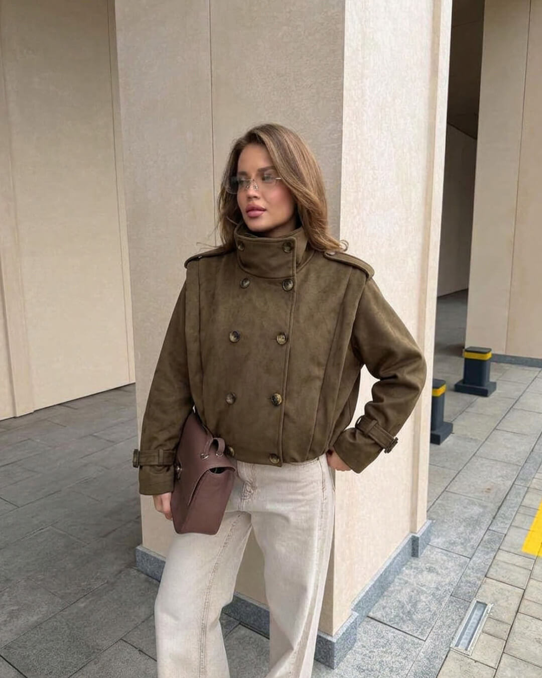 Doppelreihiger Retro-Trenchcoat aus Kunstwildleder, kurz geschnitten
