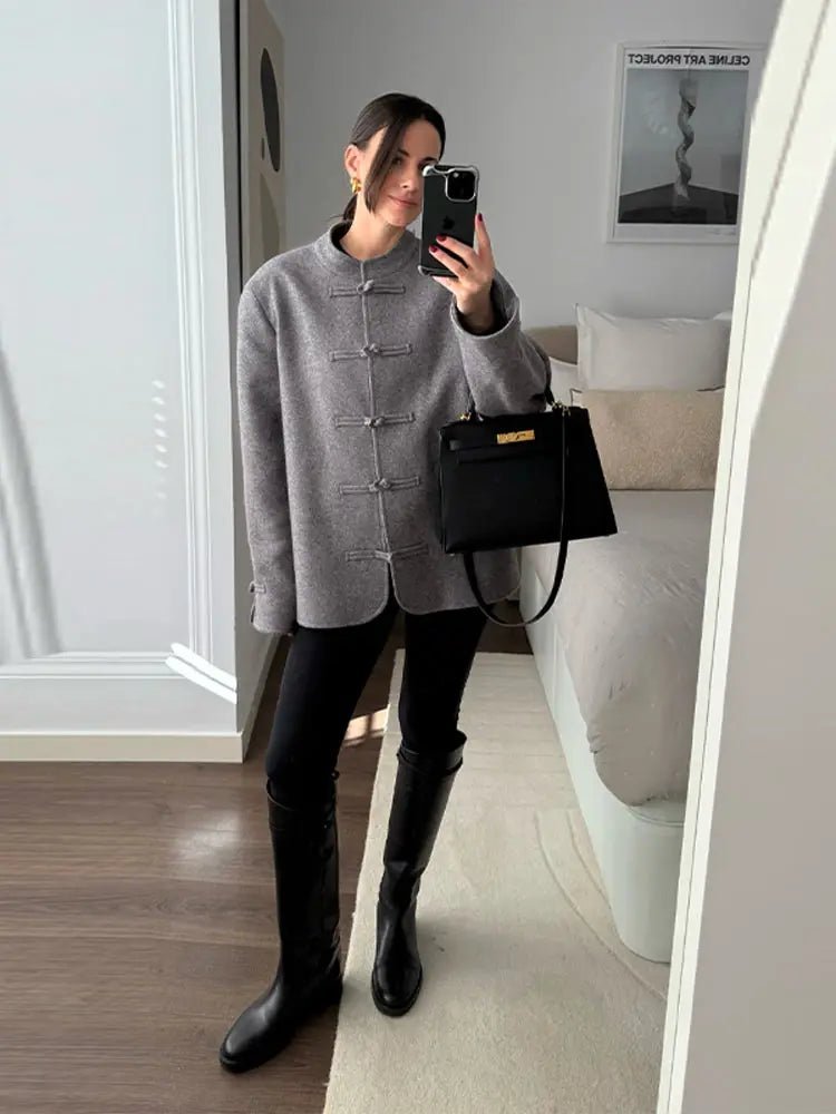 Jacke mit beidseitiger Stoffoberfläche, Knotendetails und Stehkragen