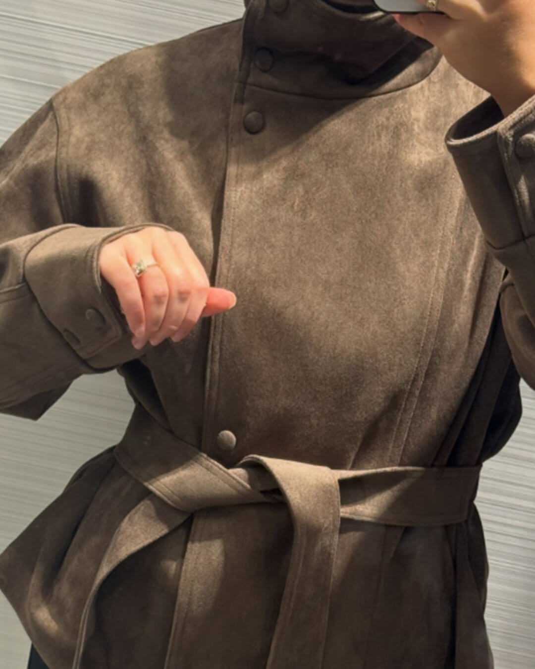 Elegante Jacke in Wildlederoptik mit Gürtel und Schnürung