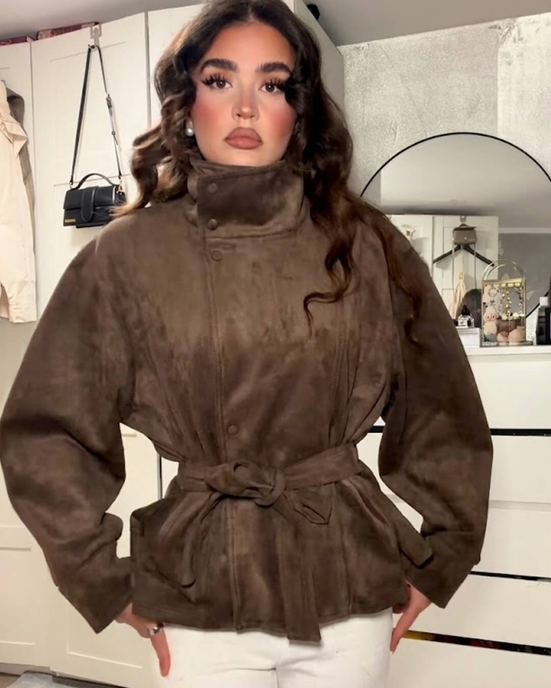 Elegante Jacke in Wildlederoptik mit Gürtel und Schnürung