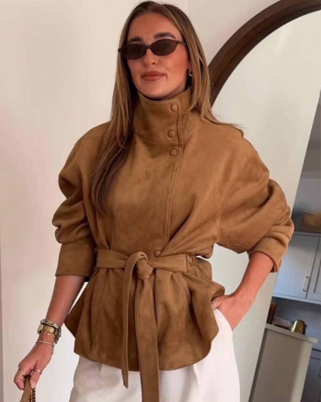 Elegante Jacke in Wildlederoptik mit Gürtel und Schnürung
