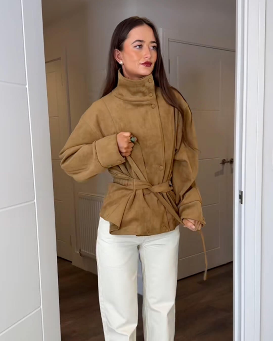 Elegante Jacke in Wildlederoptik mit Gürtel und Schnürung