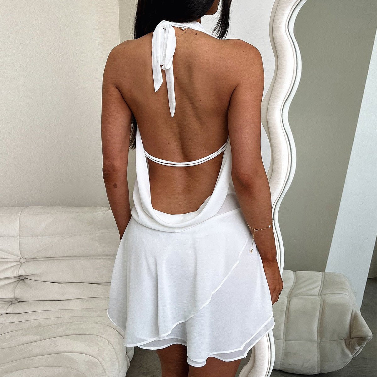 Sarah – Rückenfreies Neckholder-Minikleid