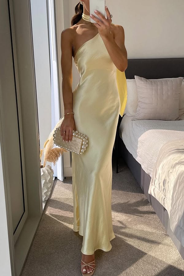 Elegantes asymmetrisches Abendkleid aus Seide