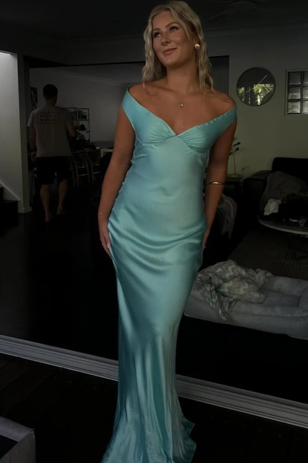 Rose – Satin Off-Shoulder Maxi-Kleid