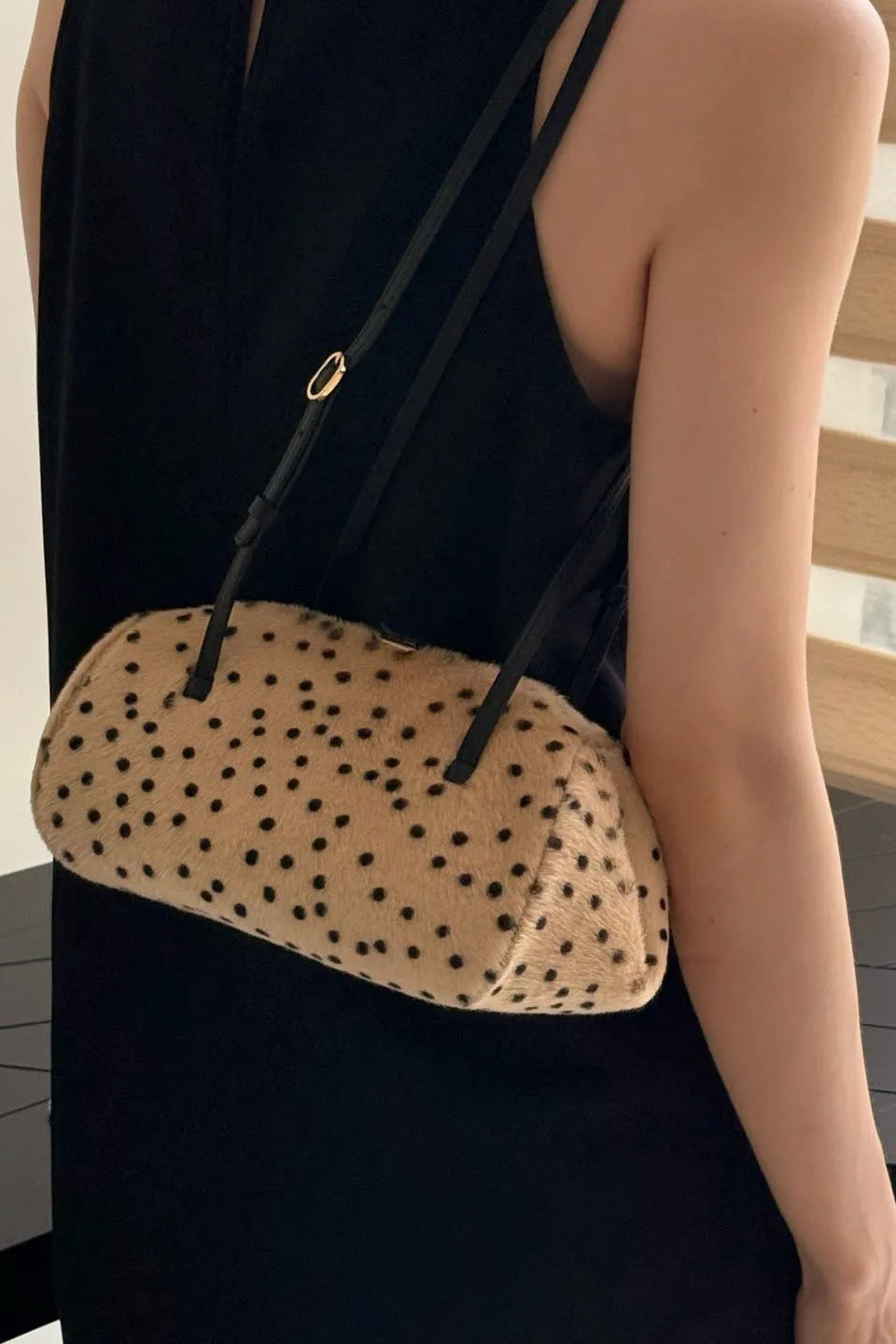 Kunstpelz-Schultertasche mit Gepardenmuster